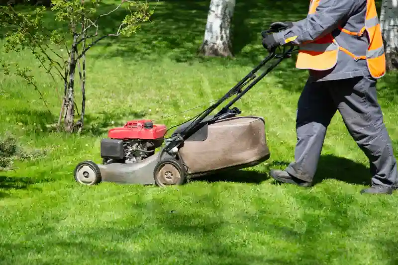 How to mow a lawn in Everett, WA 